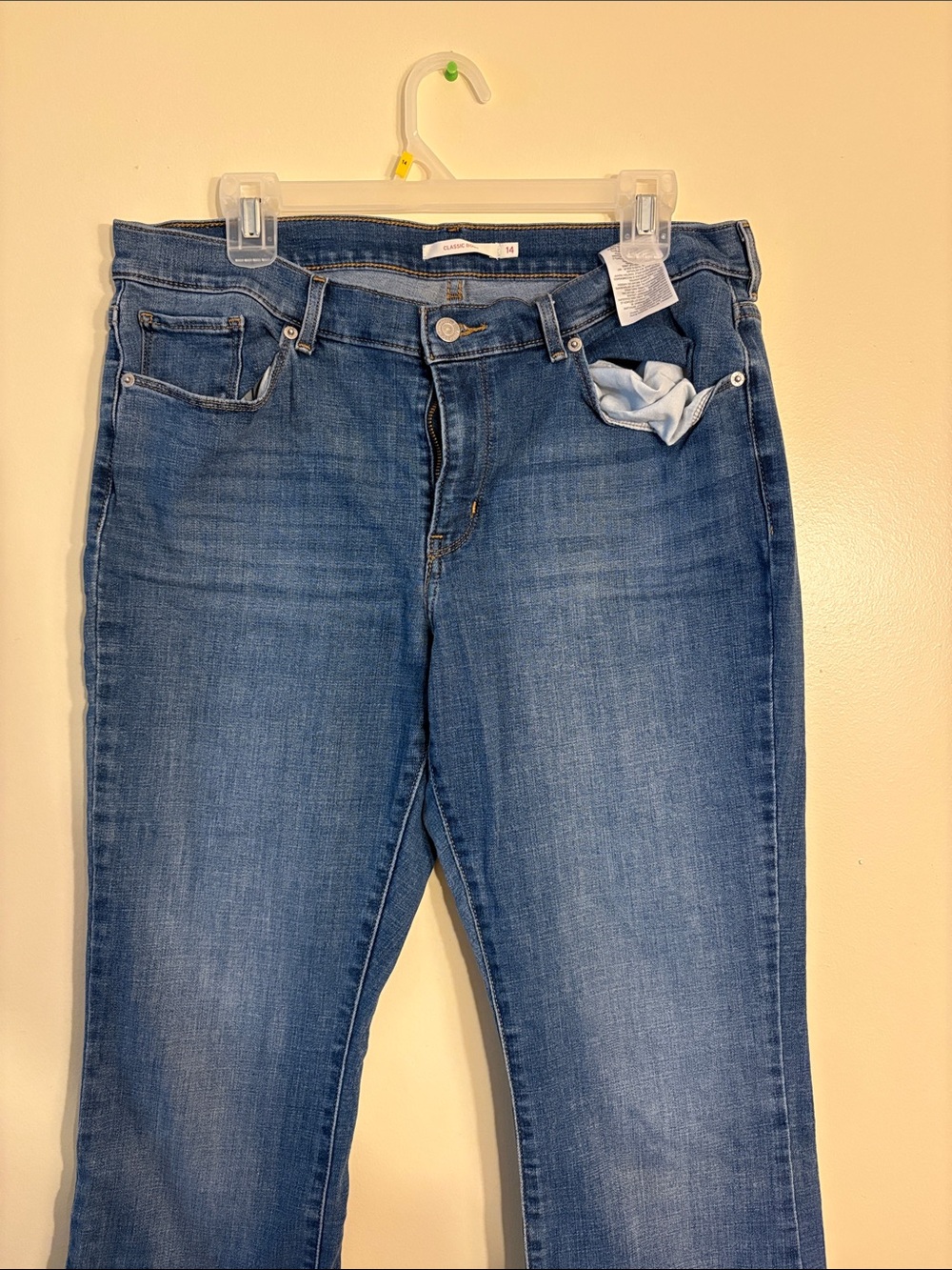 Levi's Women's Straight Leg Jeans - Classic Indigo Blue
